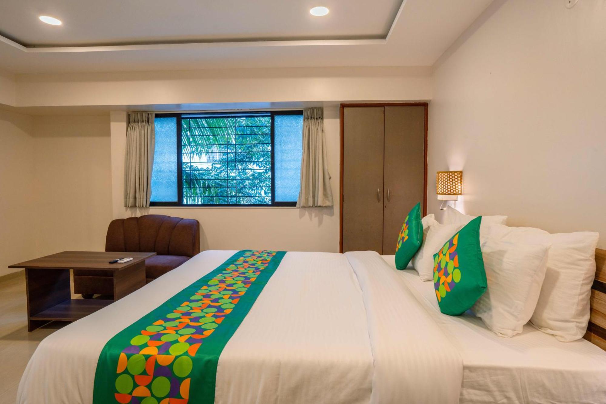 Treebo Royal Comfort Atithi プネ エクステリア 写真
