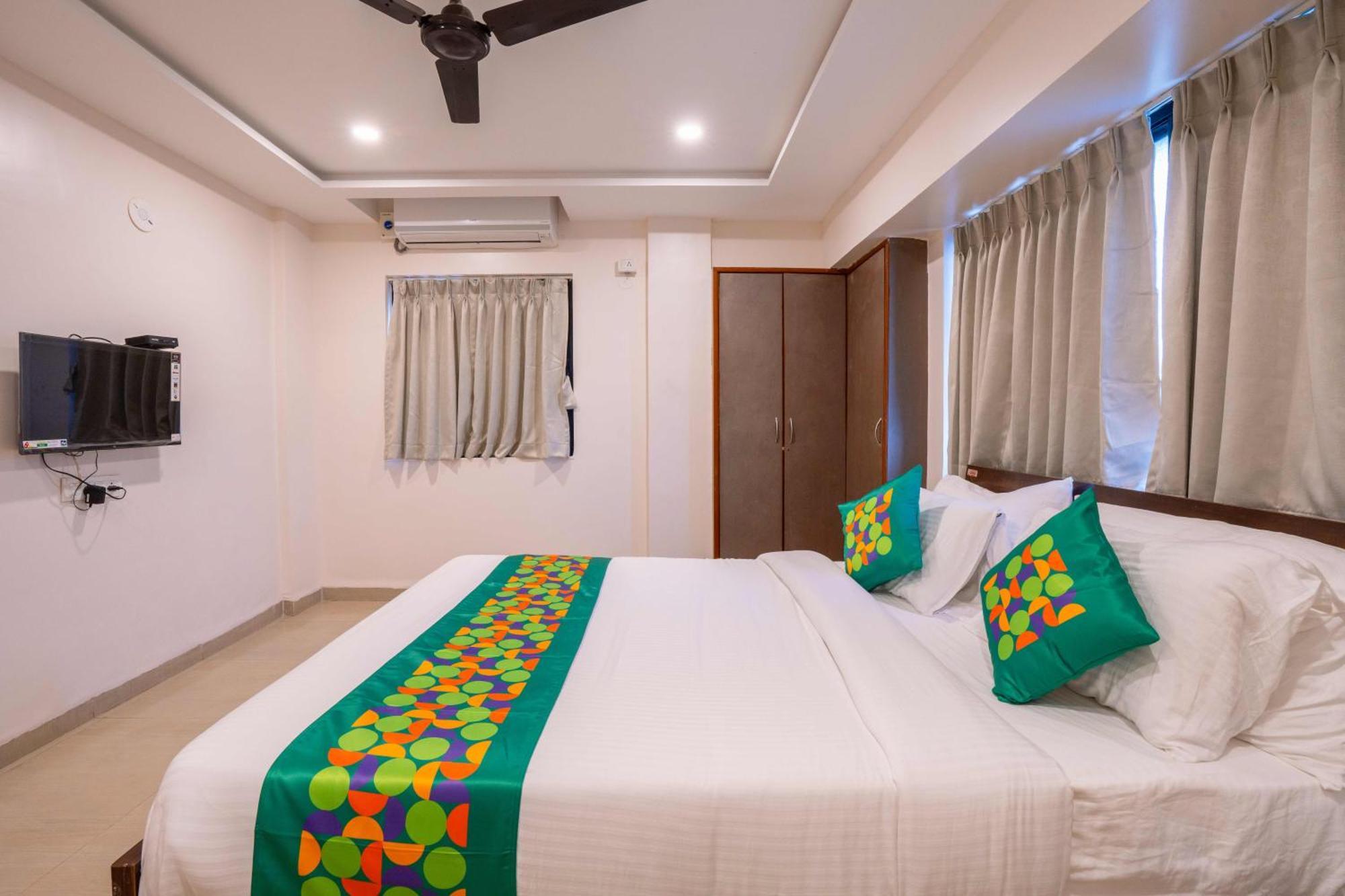 Treebo Royal Comfort Atithi プネ エクステリア 写真